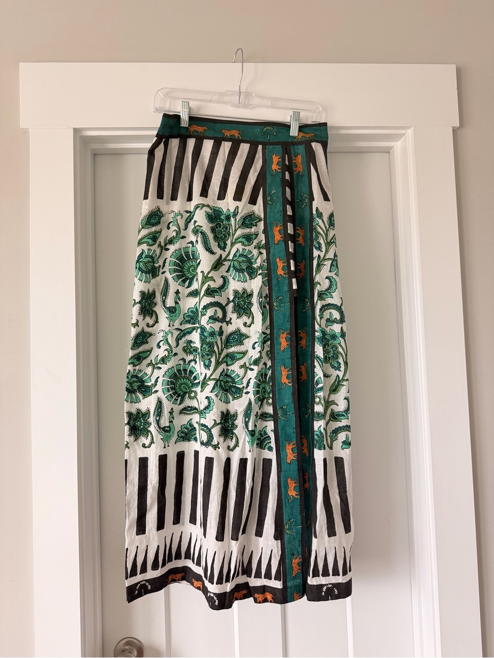 Mo Maya Hand Painted Skirt NWT size M/L